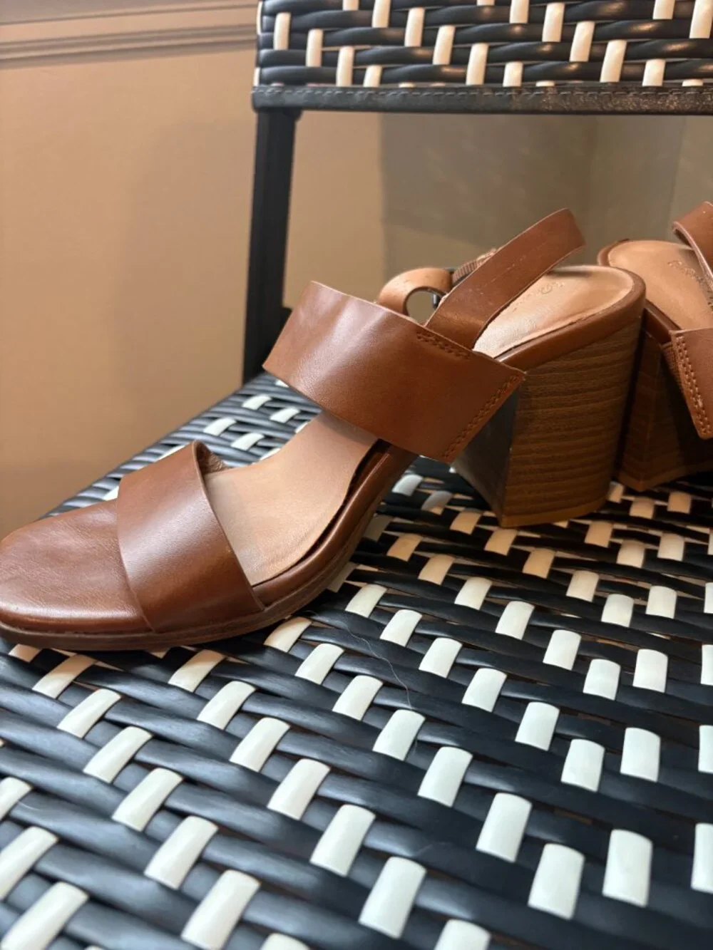 Universal Thread Brown Block Heel Sandals Women's Size 7 Double Strap Slingback